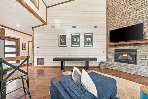 Living - 168 Eagle Mountain Trl, Broken Bow, OK 74728 photo 9 of 10