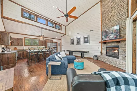 Living - 168 Eagle Mountain Trl, Broken Bow, OK 74728 photo 4 of 10