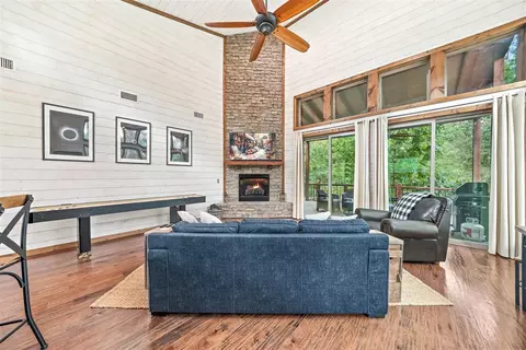Living - 168 Eagle Mountain Trl, Broken Bow, OK 74728 photo 2 of 10