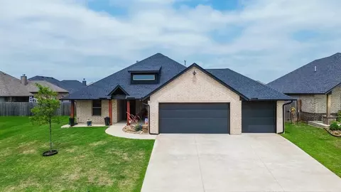 10608 Wild Horse Creek Dr, Yukon, OK 73099