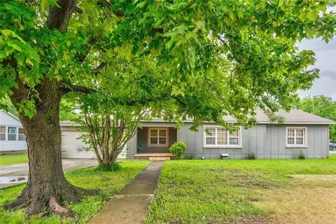408 S 6th St, Davis, OK 73030