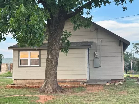 214 N 3rd St, Sentinel, OK 73664 photo 4