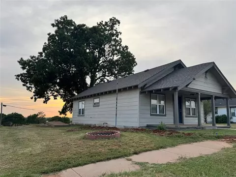 214 N 3rd St, Sentinel, OK 73664 photo 3