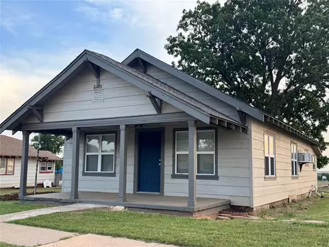 214 N 3rd St, Sentinel, OK 73664 photo 2