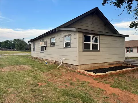 214 N 3rd St, Sentinel, OK 73664 photo 5