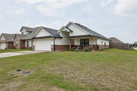 2214 N Grandview St, Stillwater, OK 74075