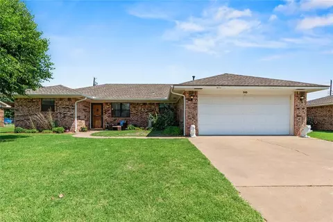 543 Sunset Dr, Watonga, OK 73772