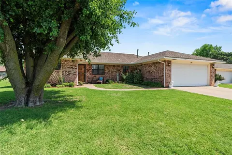 543 Sunset Dr, Watonga, OK 73772 photo 2