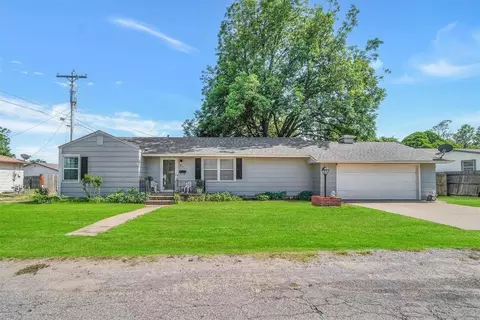 214 E Van Buren St, Mangum, OK 73554
