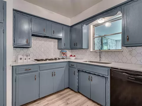 Kitchen - 39 E 21st St, Edmond, OK 73013 photo 2 of 3