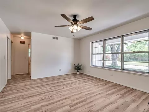 Living - 39 E 21st St, Edmond, OK 73013 photo 2 of 6