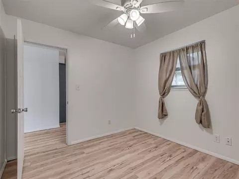 Bedroom - 39 E 21st St, Edmond, OK 73013 photo 8 of 10