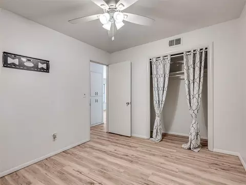 Bedroom - 39 E 21st St, Edmond, OK 73013 photo 6 of 10