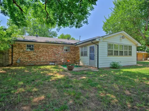 Exterior - 39 E 21st St, Edmond, OK 73013 photo 6 of 8