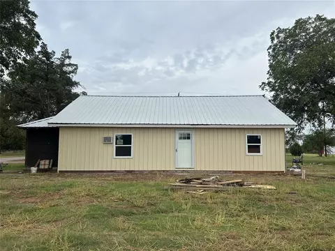 1714 N New York Ave, Mangum, OK 73554