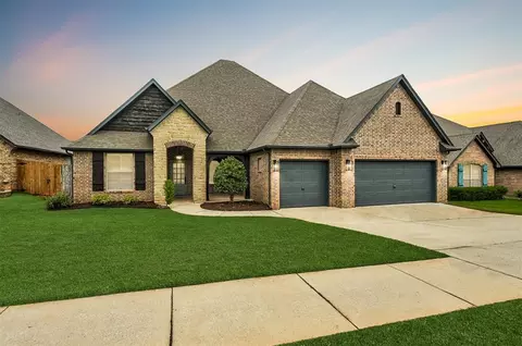 1108 Samantha Ln, Moore, OK 73160