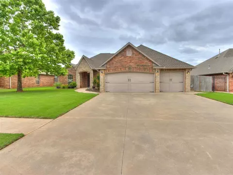 1504 NW 13th Pl, Moore, OK 73170