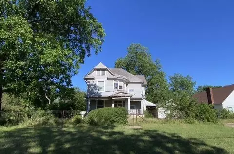 820 NW E St, Ardmore, OK 73401
