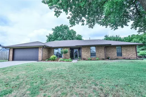 2102 Barrington Dr, Norman, OK 73071