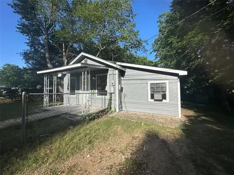 408 Wake St, Broken Bow, OK 74728 photo 2