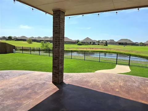 19009 Meadows Crossing Dr, Edmond, OK 73012