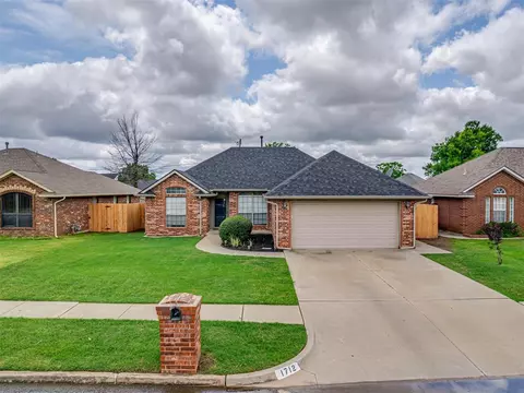 1712 Queensbury Rd, Moore, OK 73160