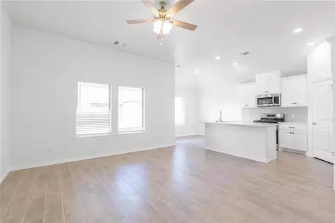 3301 Scissortail Way, Yukon, OK 73099