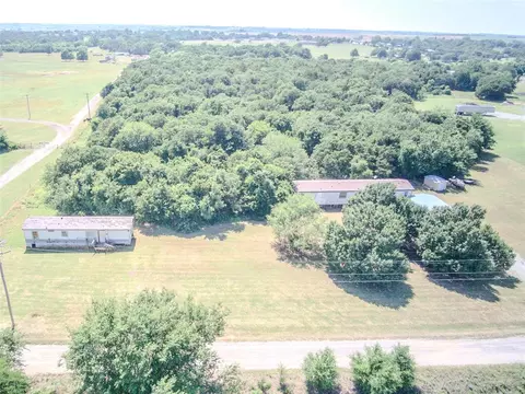 292 S Moore Dr, Ninnekah, OK 73067