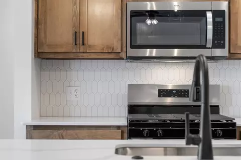 Kitchen - 15804 Switchgrass Pl, Moore, OK 73170 photo 3 of 4