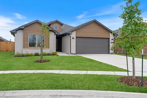 Exterior - 15804 Switchgrass Pl, Moore, OK 73170 photo 2 of 3