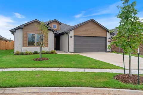 Exterior - 15804 Switchgrass Pl, Moore, OK 73170 photo 3 of 3