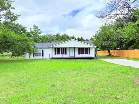 402 E 6th St, Amber, OK 73004 photo 2