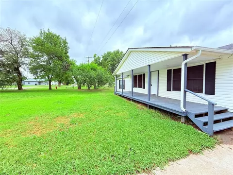 402 E 6th St, Amber, OK 73004 photo 3