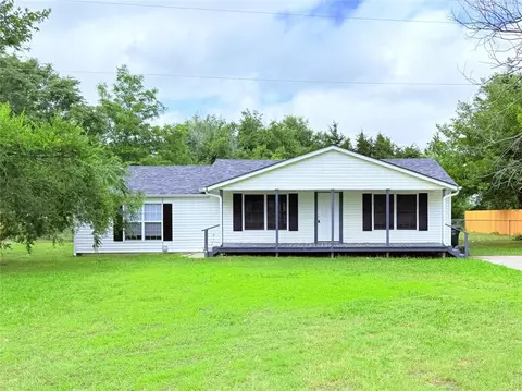 402 E 6th St, Amber, OK 73004