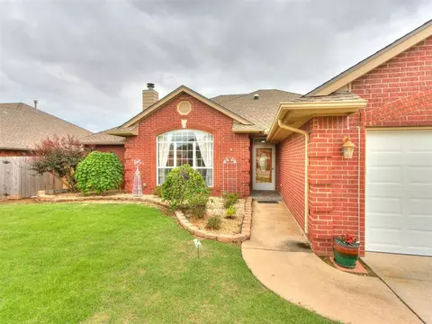 1820 SE 2nd St, Moore, OK 73160