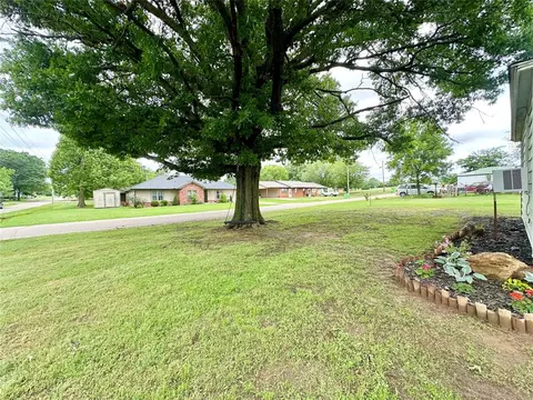 422 E 11th St, Prague, OK 74864 photo 22