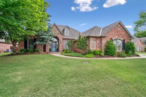 2717 Palomino Dr, Edmond, OK 73034