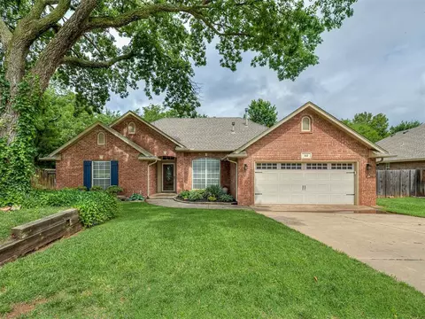 813 Colony Dr, Edmond, OK 73003