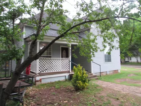521 E Grant St, Pauls Valley, OK 73075