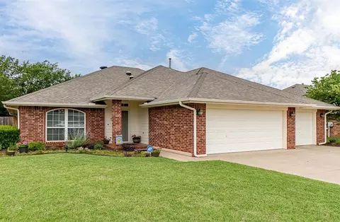 10205 Queensbury Dr, Yukon, OK 73099