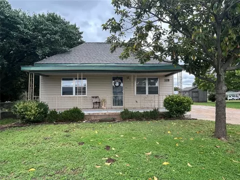 311 S 17th St, Guthrie, OK 73044