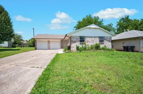 609 Ashley Dr, Moore, OK 73160