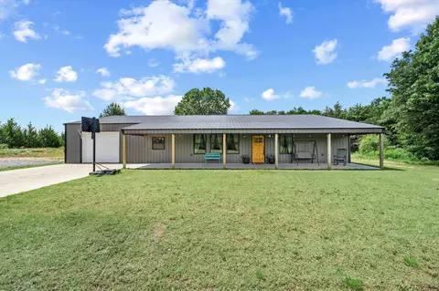102 Brenna Ct, Shawnee, OK 74804