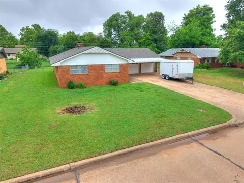 3305 Oakbrook Dr, Del City, OK 73115