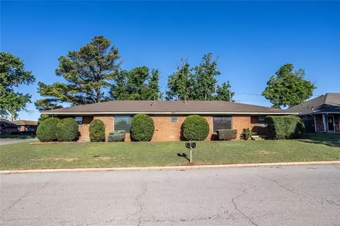 207 N Texas St, Weatherford, OK 73096