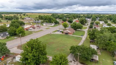 113 W Chestnut St, Dover, OK 73734 photo 7