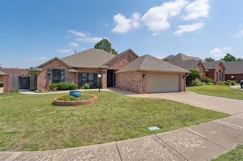 4525 Robin Ridge Dr, Norman, OK 73072