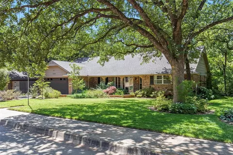 1112 E 11th St, Edmond, OK 73034