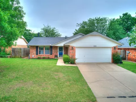 820 Coopers Hawk Dr, Norman, OK 73072
