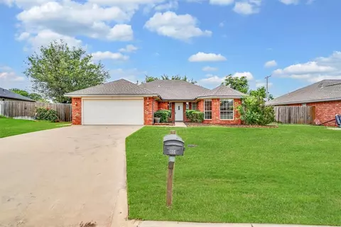 1101 Wendy Ln, Altus, OK 73521